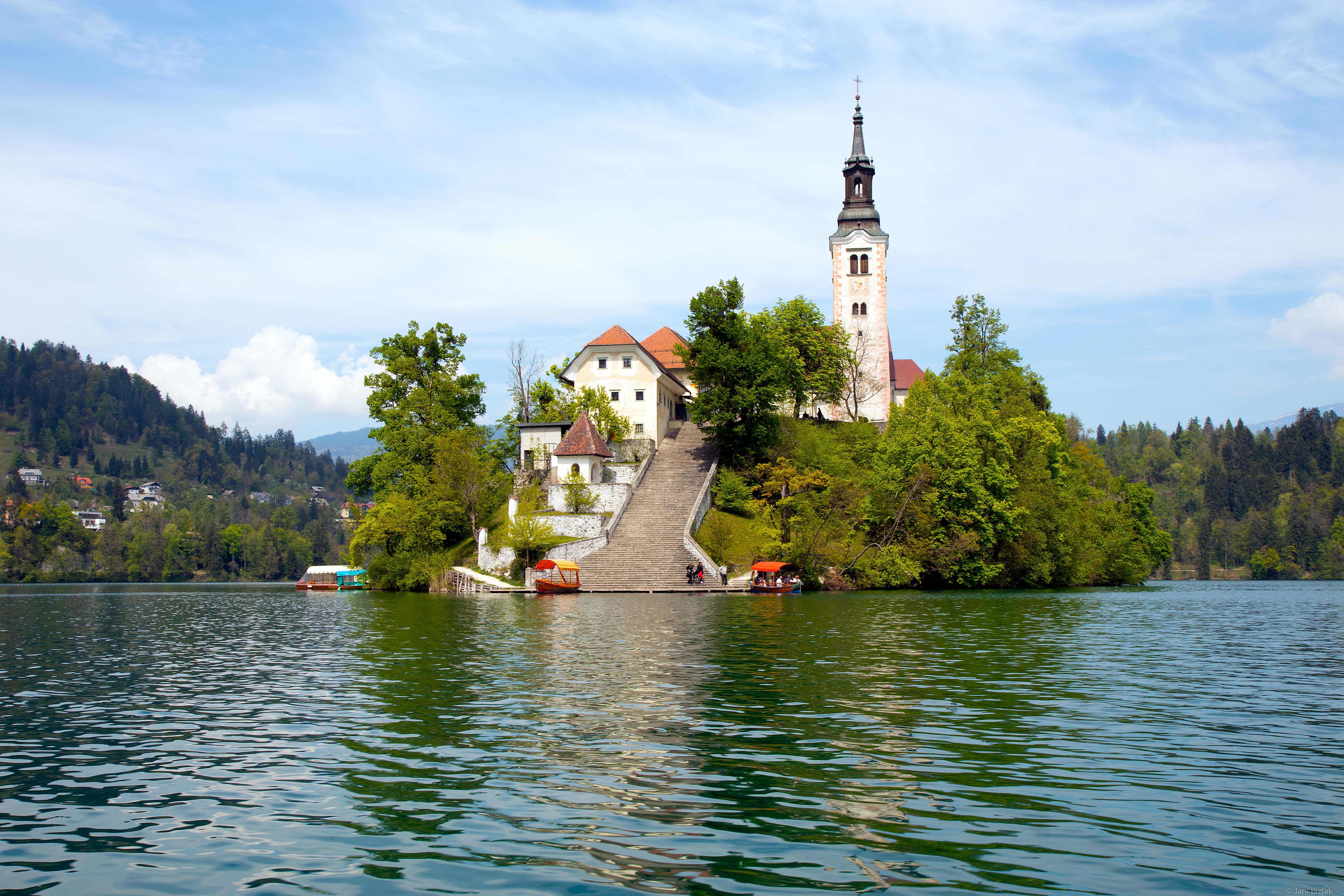 Island in lake Bled