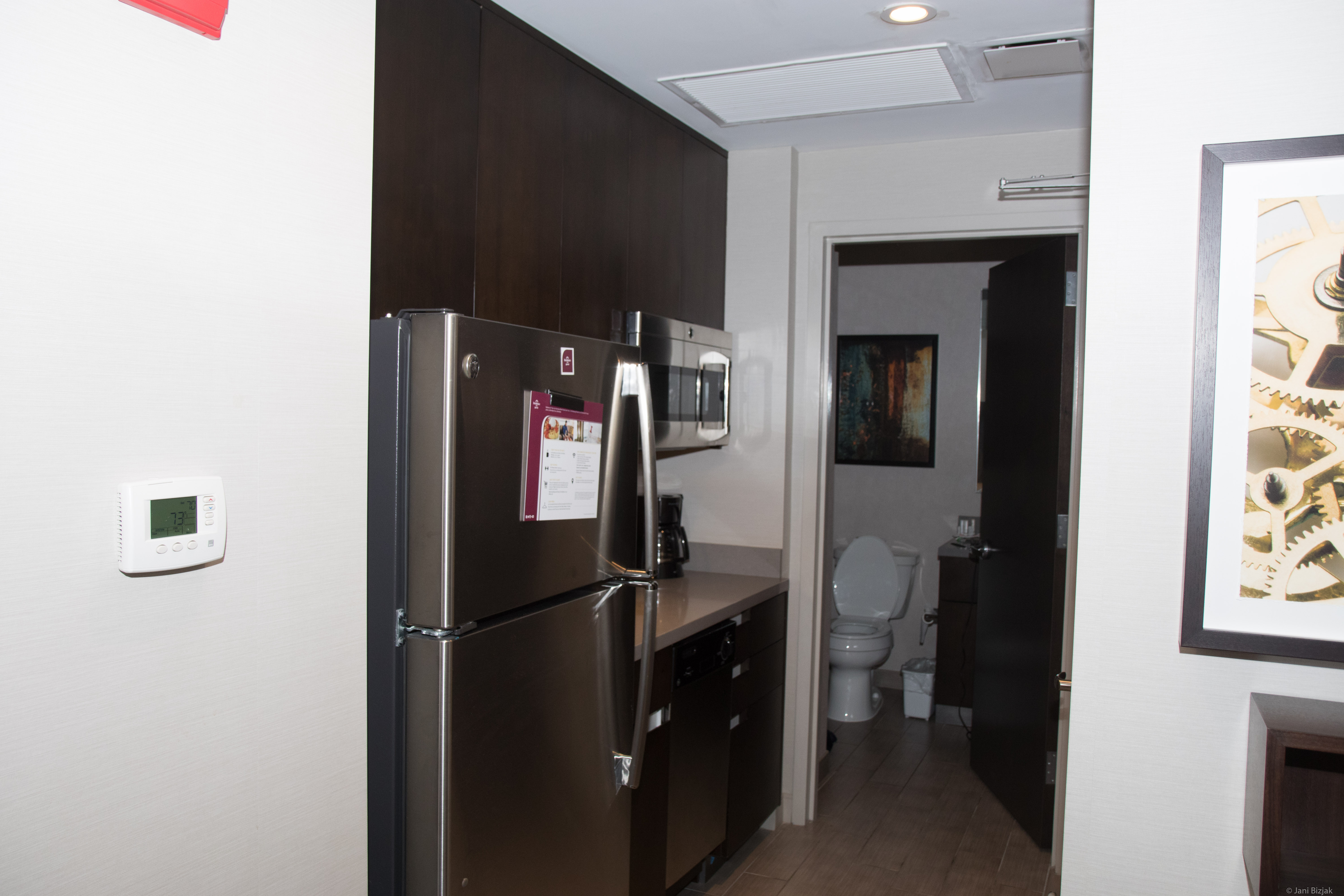 We had a mini kitchen and large bathroom with shower in the room.
