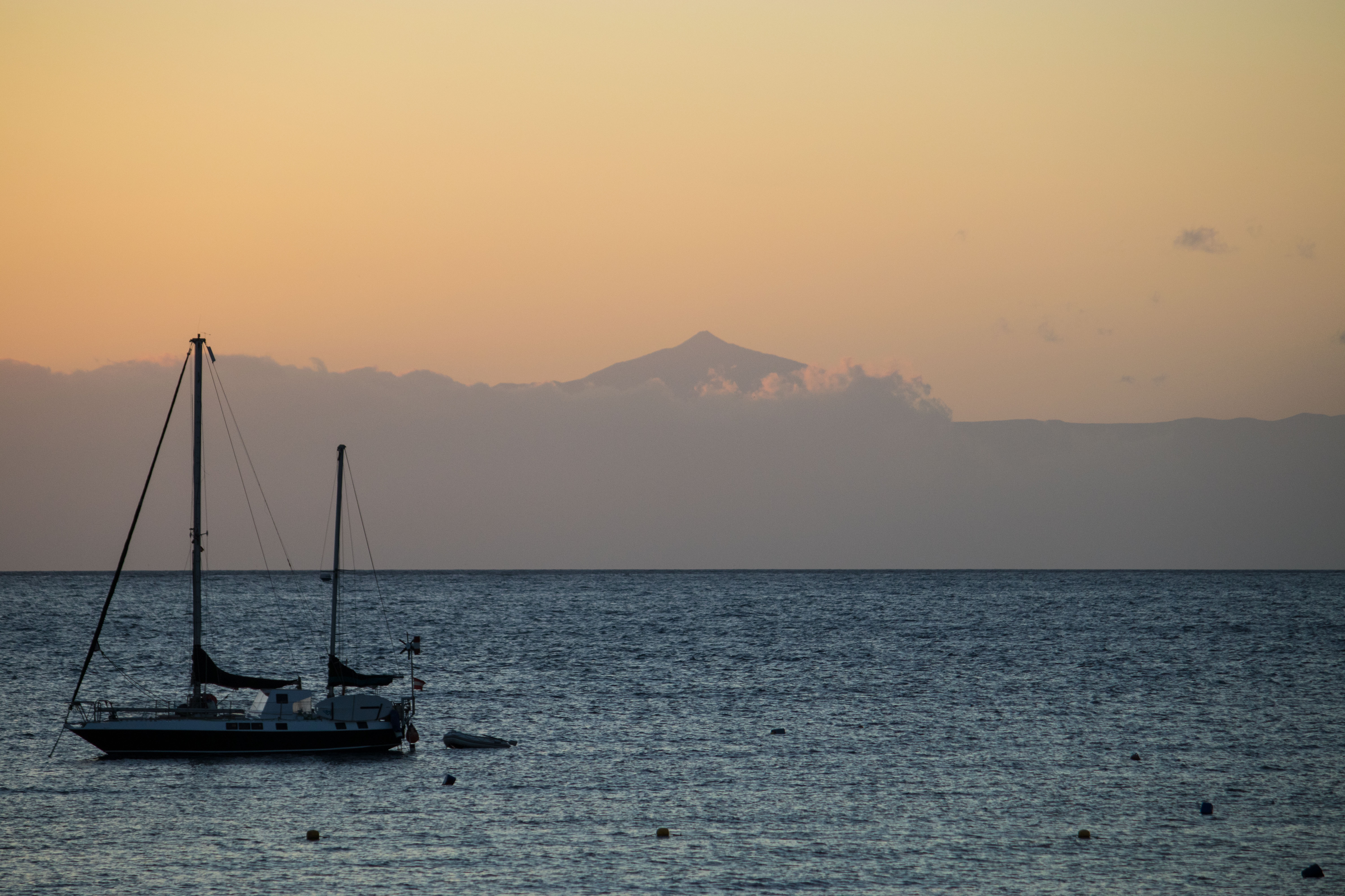 The only day we could see, volcano on the neighboring island Tenerife. I think it's around 4.000m high.